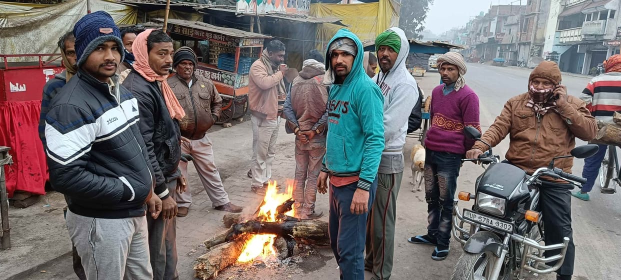 dopahar baad nikalee halkee dhoop, banee rahee thand