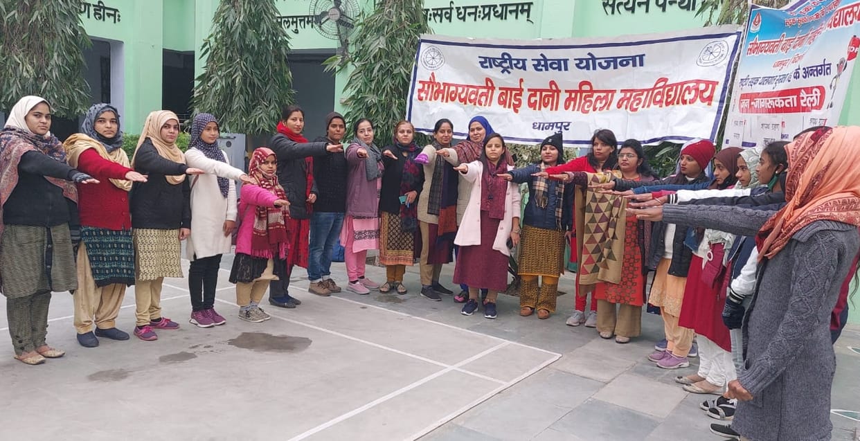Message of traffic rules given through street plays