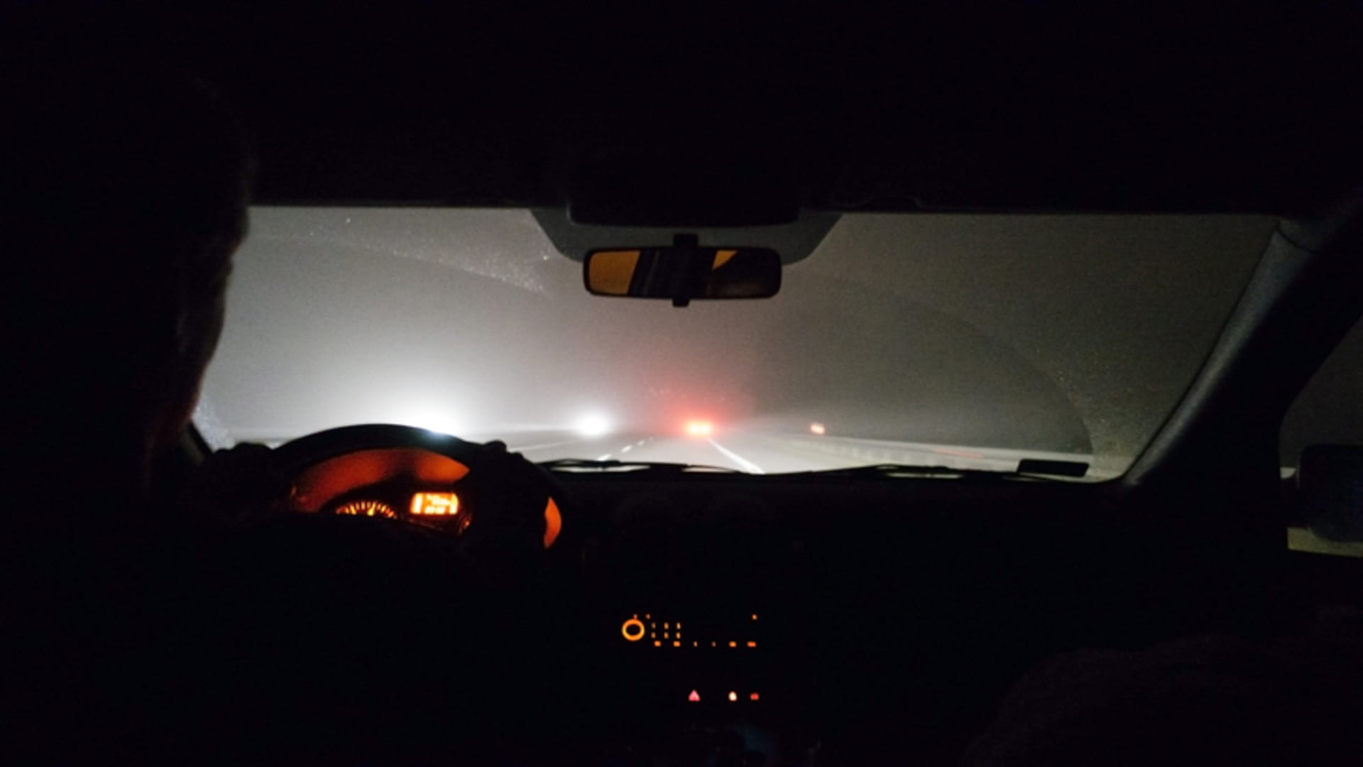 Things to Consider to Stay Safe While Driving in Fog Know How to Drive