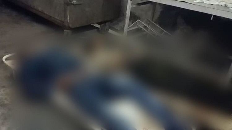 Bareilly News: कई घंटे चलीं गोलियां... तीन हत्याएं, पढ़ें- कटरी में हुए 'खूनी खेल' के पीछे की कहानी जिला अस्पताल में रखे शव