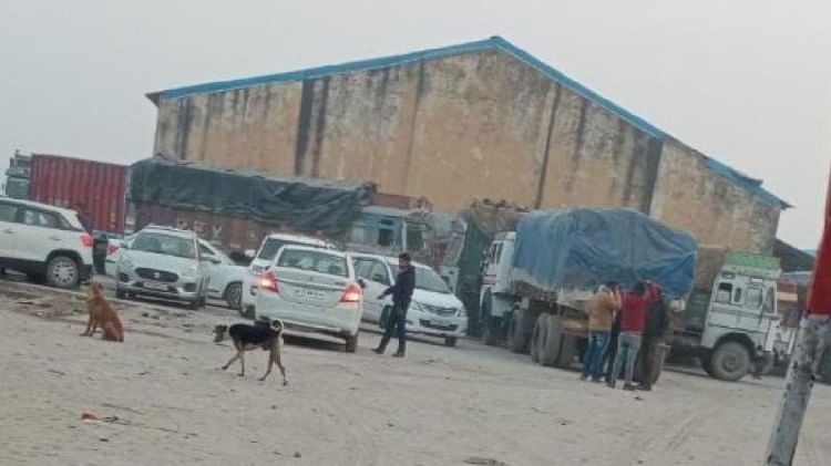 Jaunpur: एफसीआई के गोदाम में सीबीआई का छापा, कर्मचारियों में हड़कंप, चावल सप्लाई में अवैध वसूली का मामला जौनपुर एफसीआई गोदाम पर सीबीआई का छापा