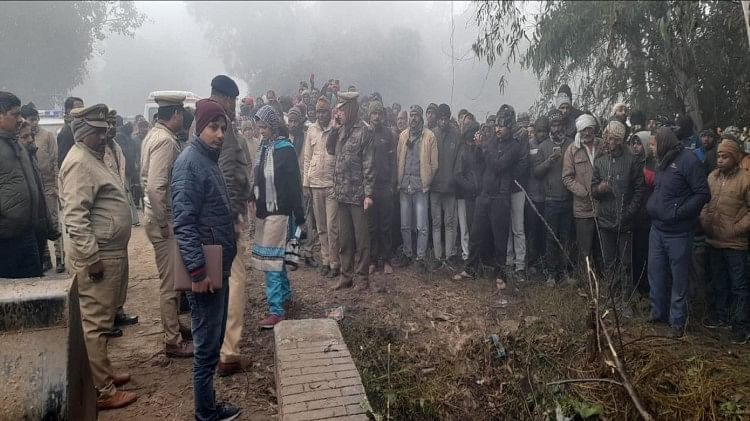जीवन भर का दर्द: चाय पीते हुए ऐसे आई छह लोगों की मौत, देखकर हो गया हर कोई हैरान, घर कहा था- जल्द लौट आऊंगा मौके पर जमा पुलिस और ग्रामीण