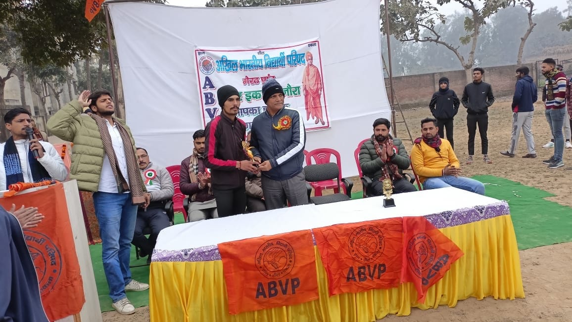 Akash tops in 800 meters race