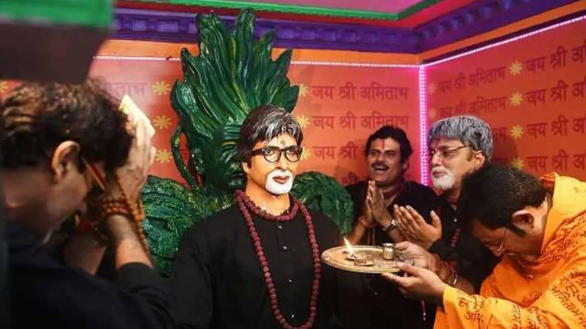 Bollywood Stars Have Temples In Their Names Fans Worshiped Them Like God From Amitabh Bachchan To Sonu Sood