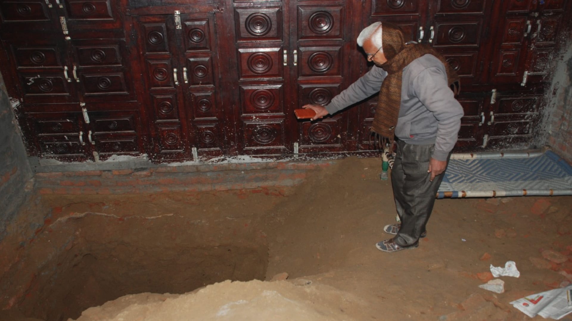 Joshimath-like crisis In Baghpat, cracks also appeared in the houses built in the streets