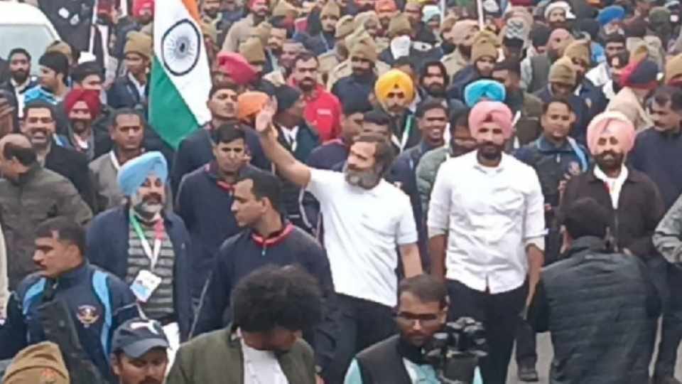 Rahul Gandhi meets agriculture experts of Punjab Agricultural University