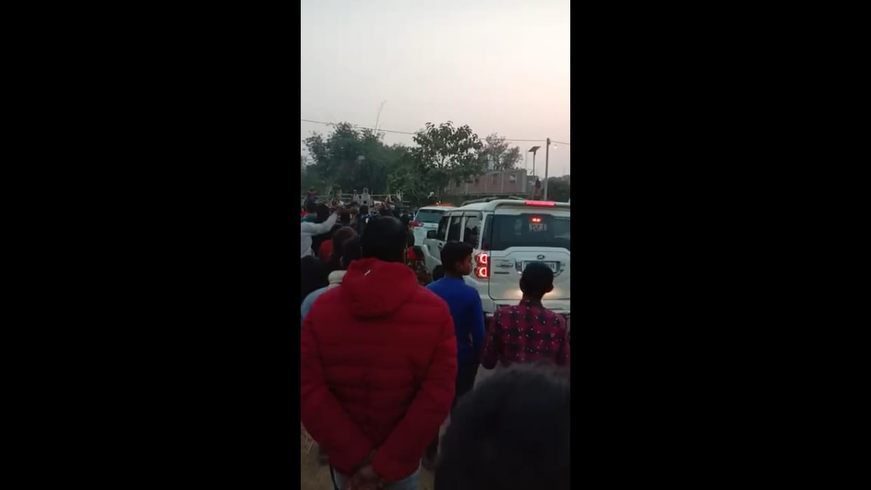 Union Minister Ashwini Choubey chased away: Furious farmers in Buxar did not listen speech, hooting, threw sto