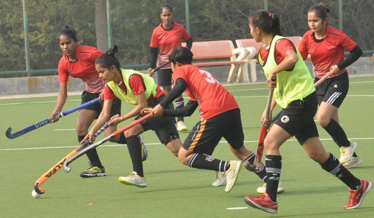 Hisar's senior hockey team defeated Mahendragarh by 12-0 and the junior team defeated Gurugram by 15-0.