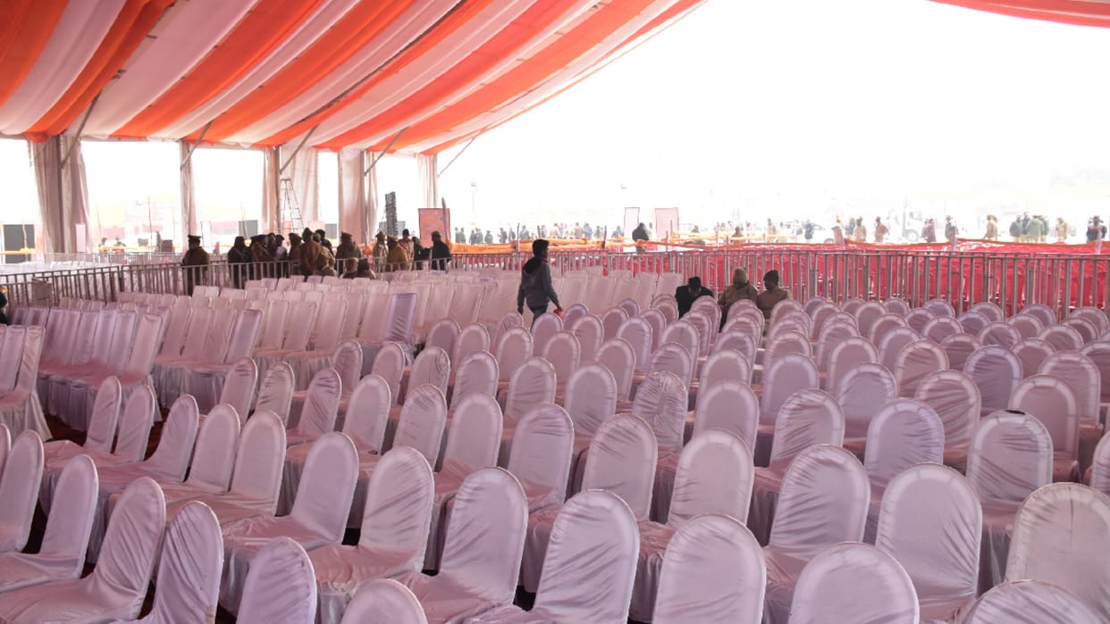 Seeing empty chairs in Gorakhpur festival minister reprimanded tourism officer