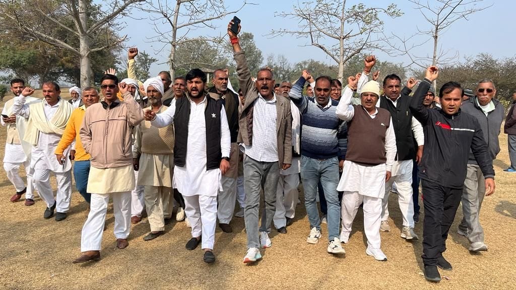 Sarpanchs warned against every rally of BJP-JJP government