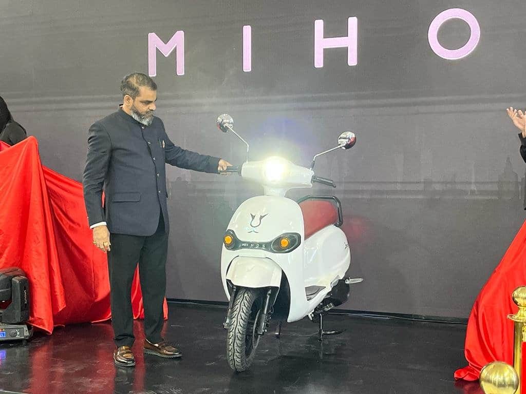 Auto Expo 2023 Joy e-bike brand owner WardWizard launched three Electric Vehicles Joy Mihos Rockefeller E-rik