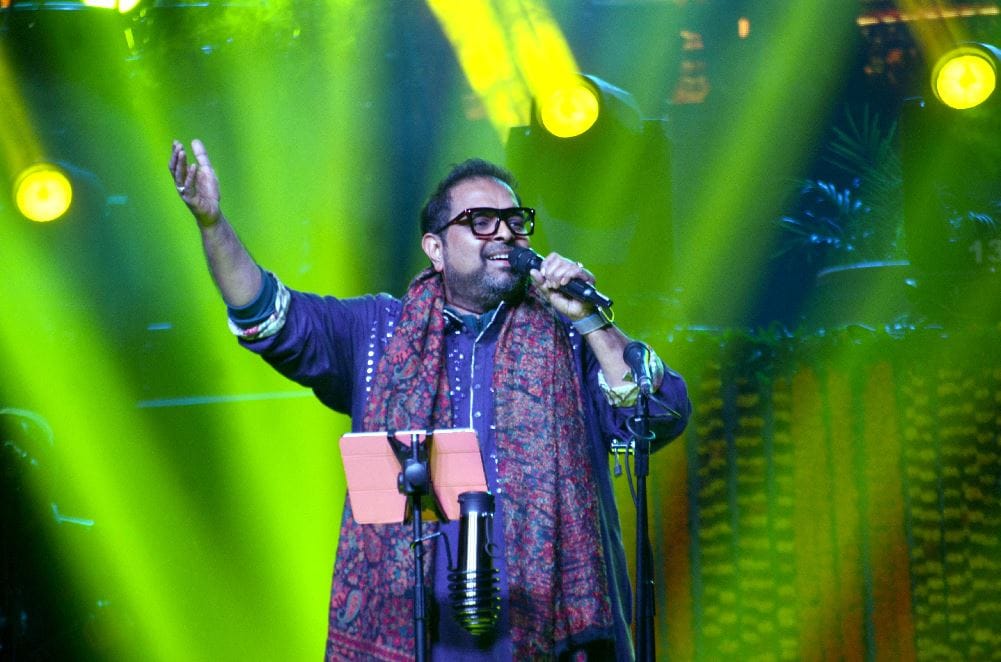 Shankar Mahadevan live concert in kashi vishwanath dham foreign tourists danced on  Shiva music
