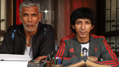 Lakadbaggha movie Review in Hindi Anshuman Jha Riddhi Dogra Milind Soman Paresh Pahuja Victor Mukherjee