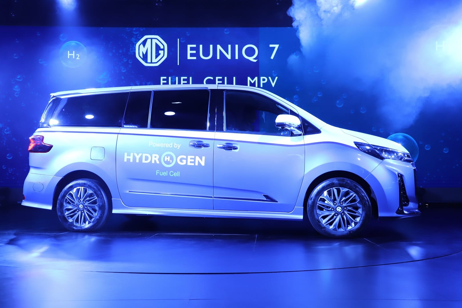 Auto Expo 2023 MG showcases world’s first hydrogen fuel-cell MPV EUNIQ 7 Know Features Specs News in Hindi