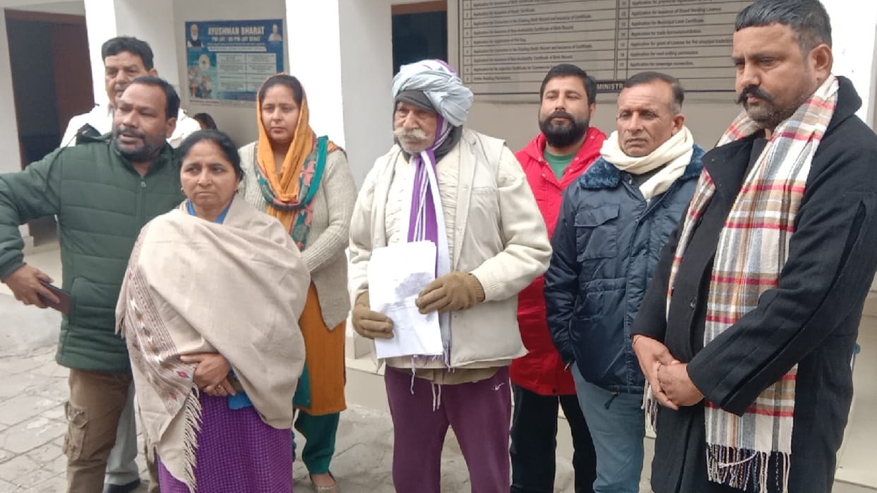 Kathua: Municipal Committee Nagri councilor reached office to bring no-confidence motion
