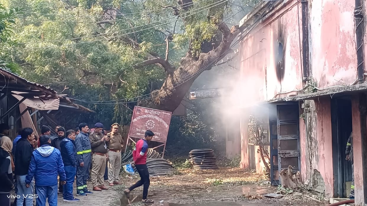 Fierce fire broke out in the office of Civil Line Police Station, BSNL, ED's office is also in this building.
