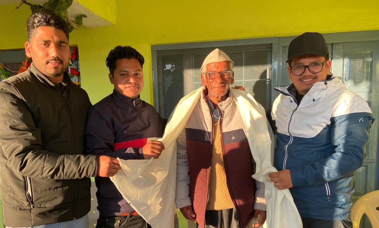 Congressmen burnt the effigy of the government
