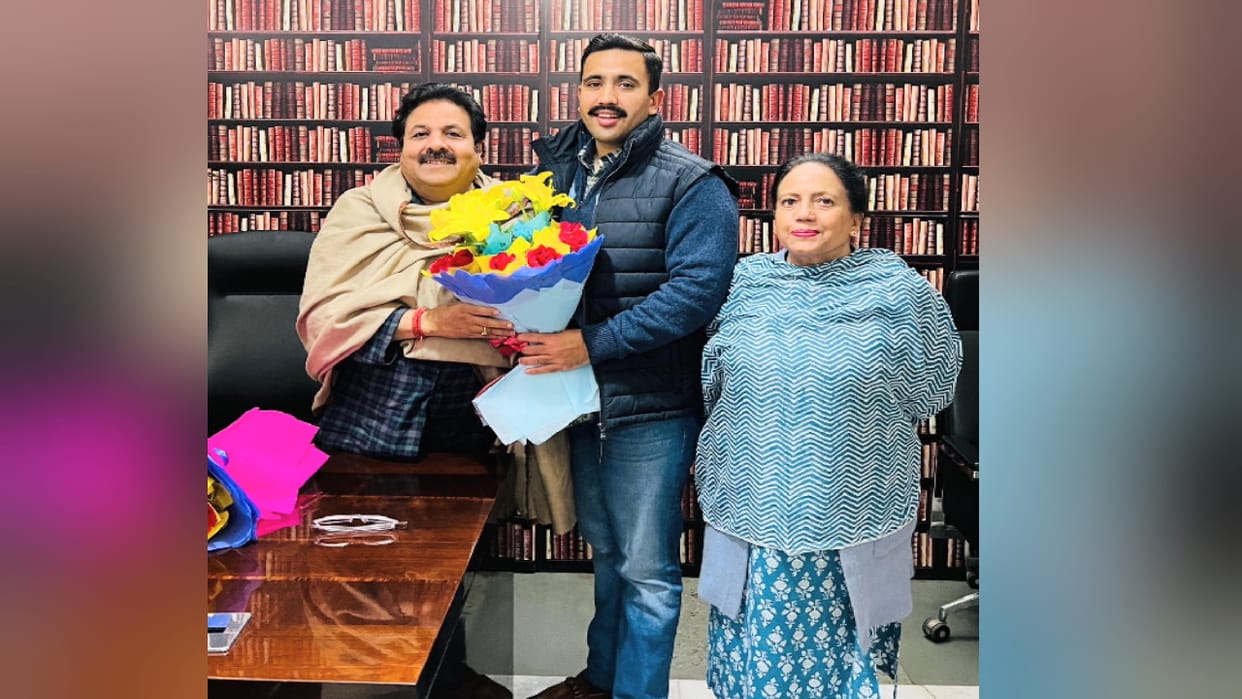 Pratibha Singh met in-charge Rajeev Shukla and presented the side of the districts left out of coming in the c
