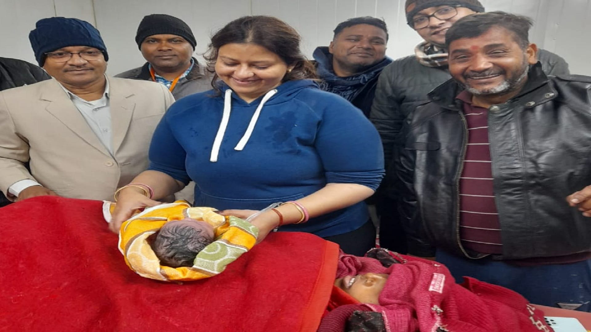 Prayagraj: Baby Cry in Magh Mela woman gave birth to a girl in Triveni Hospital