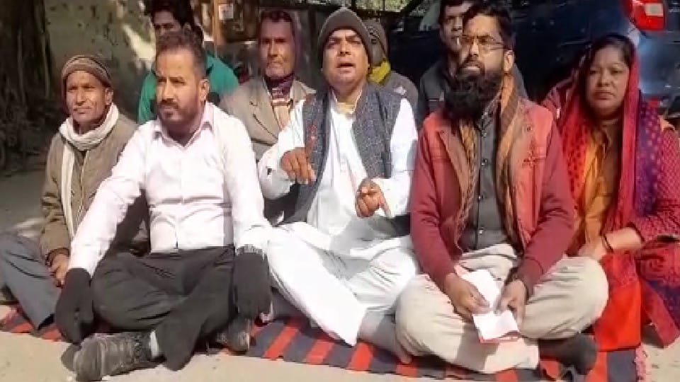 three hundred houses power cut due to blown transformer in Bareilly