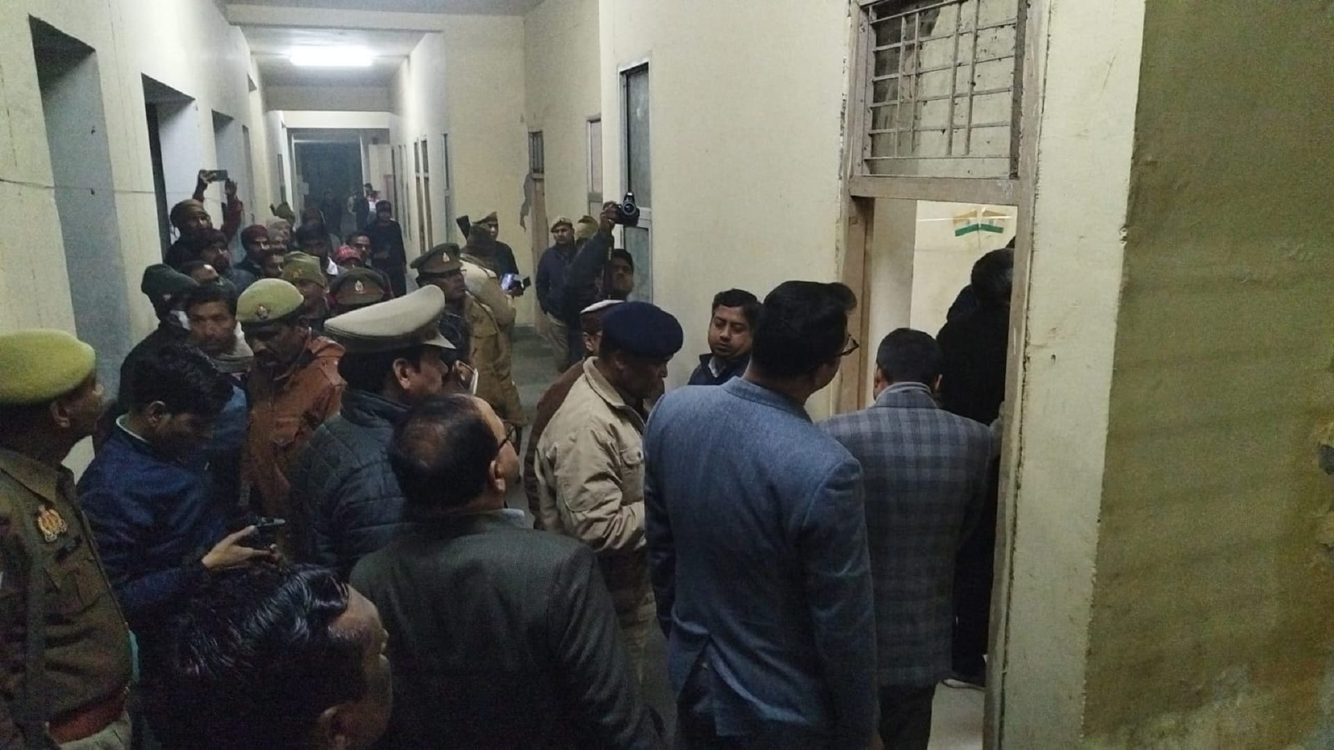 Paramedical student committed suicide by writing suicide note in etawah of uttar pradesh