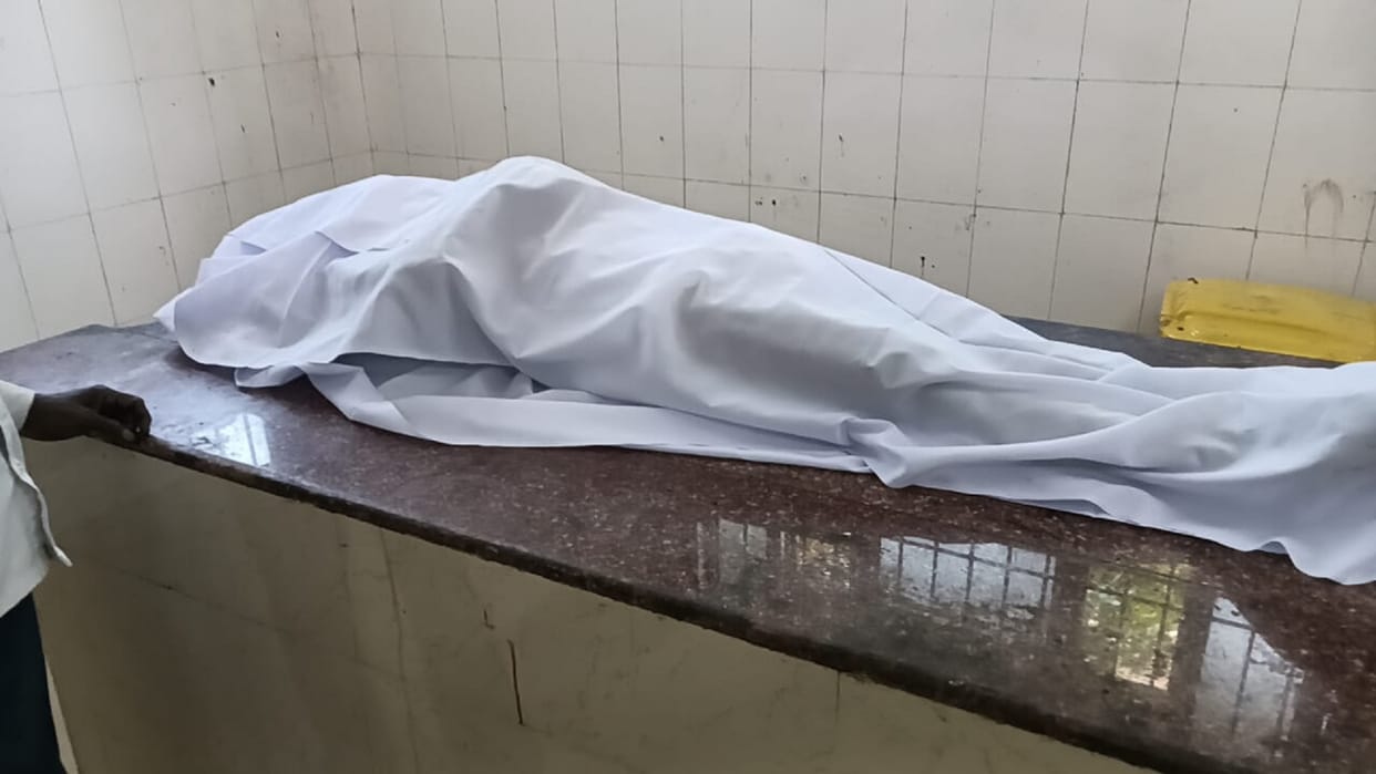 Two laborers died after falling from under construction houses in Delhi