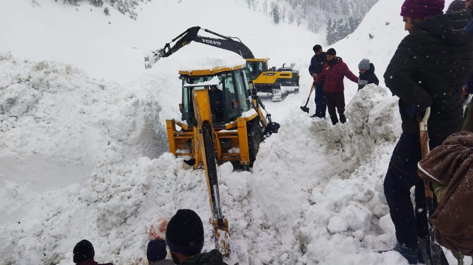 Jammu Kashmir: Heavy avalanche in Baltal area of Sonamarg, Meteorological Department issued alert