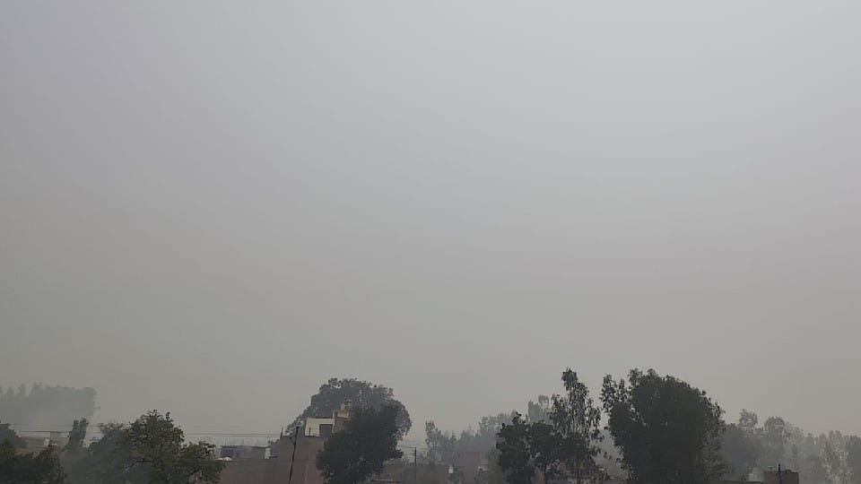 UP: Weather changed with drizzle and strong wind in western UP,  chances of rain for next two days