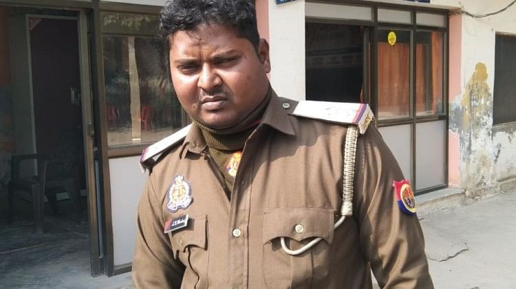 Jaunpur : फर्जी दरोगा बनकर करता था वसूली, नीली-लाल बत्ती लगी स्कॉर्पियो बरामद, ऐसे हुआ गिरफ्तार फर्जी दारोगा बनकर करता था वसूली