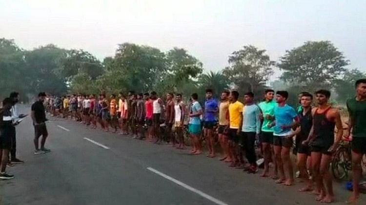 Janjgir Champa: सेना भर्ती के लिए निःशुल्क आवासीय कोचिंग, जिला प्रशासन और पूर्व सैनिक कल्याण संघ कर रहा सहयोग Janjgir Champa: सेना भर्ती के लिए निःशुल्क आवासीय कोचिंग, जिला प्रशासन और पूर्व सैनिक कल्याण संघ कर रहा सहयोग