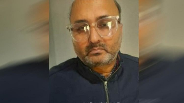 अनुभाग अधिकारी संजीव चतुर्वेदी