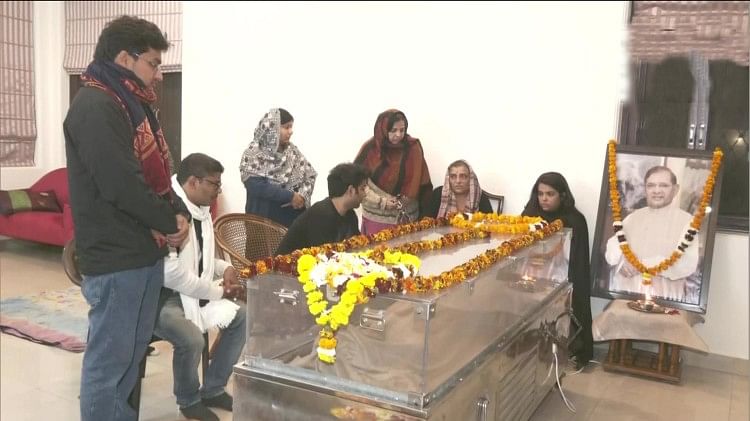 Sharad Yadav Death News Live:पैतृक गांव में शरद यादव का अंतिम संस्कार कल,  अमित शाह-राहुल ने दी श्रद्धांजलि - Sharad Yadav Passed Away Live Updates  Jdu Ex-president Sharad Last Rites In Madhya