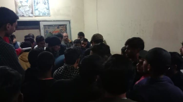 Varanasi: बीएचयू के मूना देवी हॉस्टल में छात्रों संग मारपीट, चार घायल, कमरे में घुसकर लैपटॉप तोड़ा बीएचयू के मूना देवी हॉस्टल की घटना