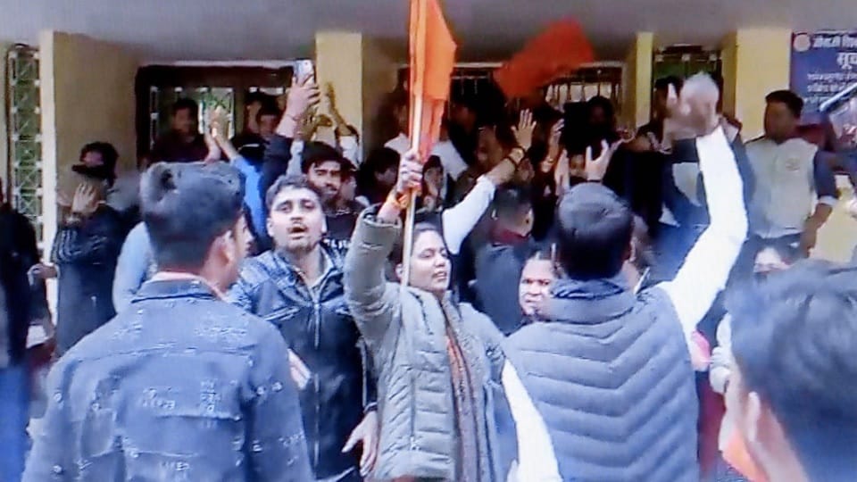 Clash between ABVP and NSUI members in Jiwaji University