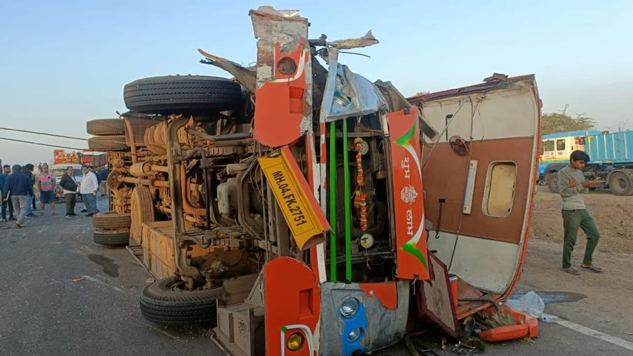 Maharashtra Road Accident:  Bus and Truck collision in Shirdi cause Many death News and updates