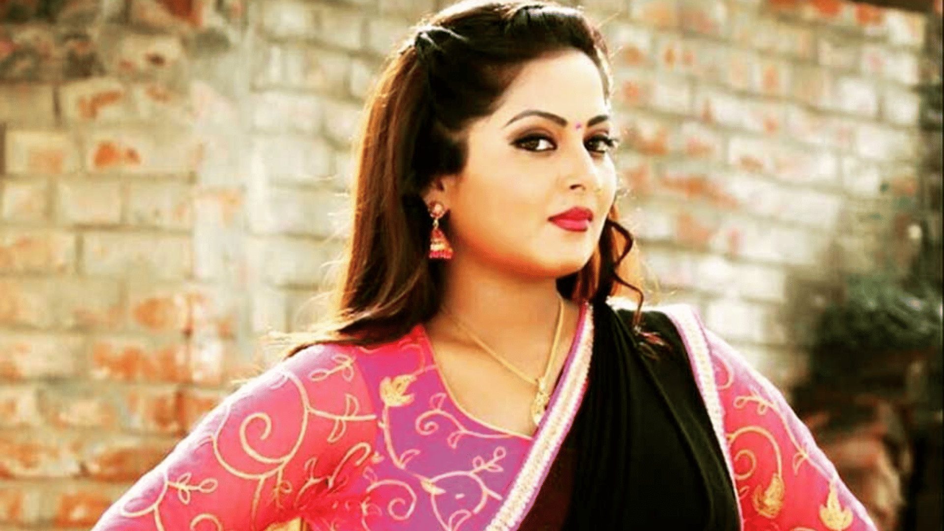 Know first salary of bhojpuri actresses akshara singh monalisa sanchita banerjee rani chatterjee anjana singh