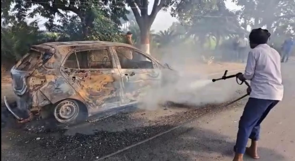 Bihar: Seeing a spark in a moving car, get down immediately, otherwise it would have turned to dust in 4 minut