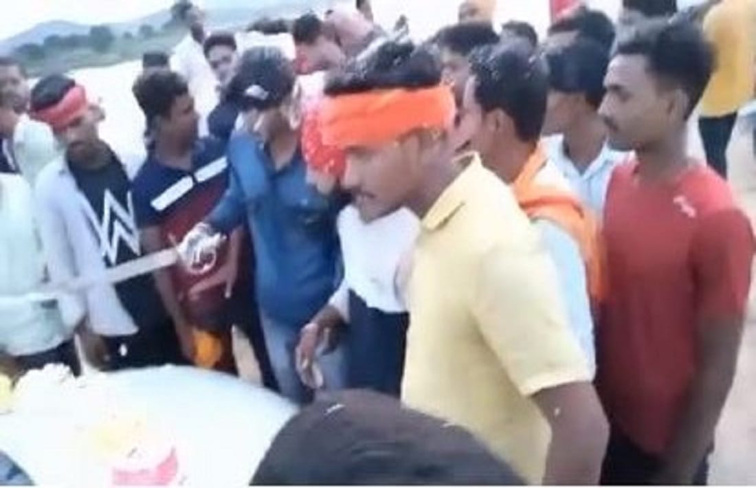 Cake cut with  sword on  bonnet of car in Chandauli police took cognizance of viral video