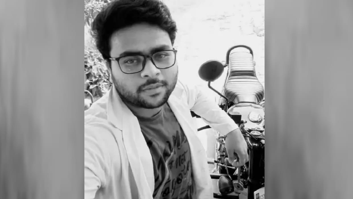Lohia Institute's resident doctor found dead in his room.