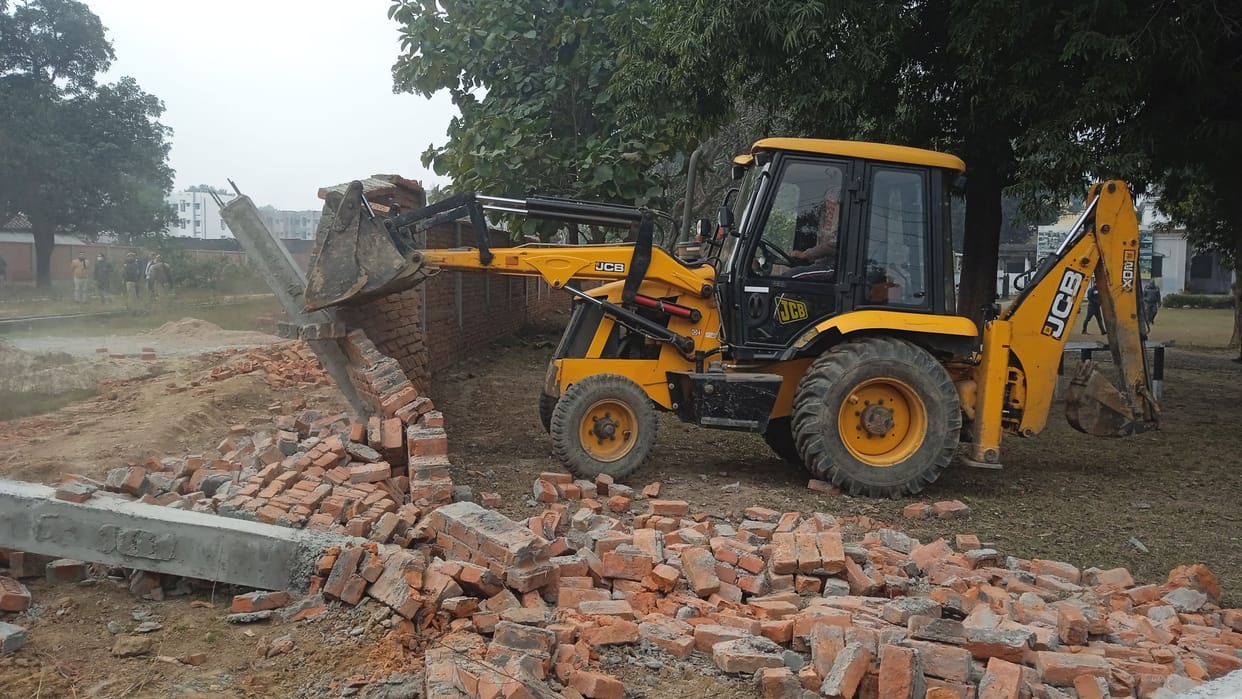 fraud,demolish,gonda,land