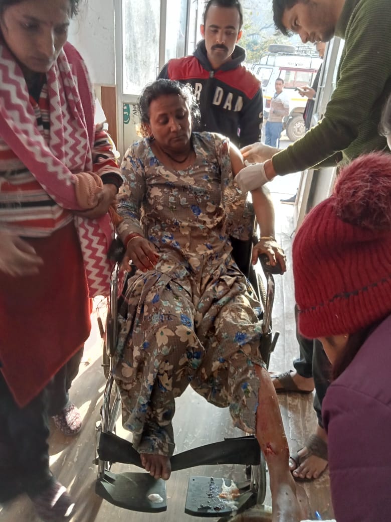 By showing courage, the woman saved her life from the henchman