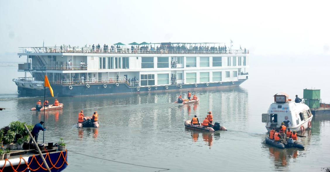 World Longest River Cruise Ganga Vilas begins journey from Varanasi Pm modi flag off