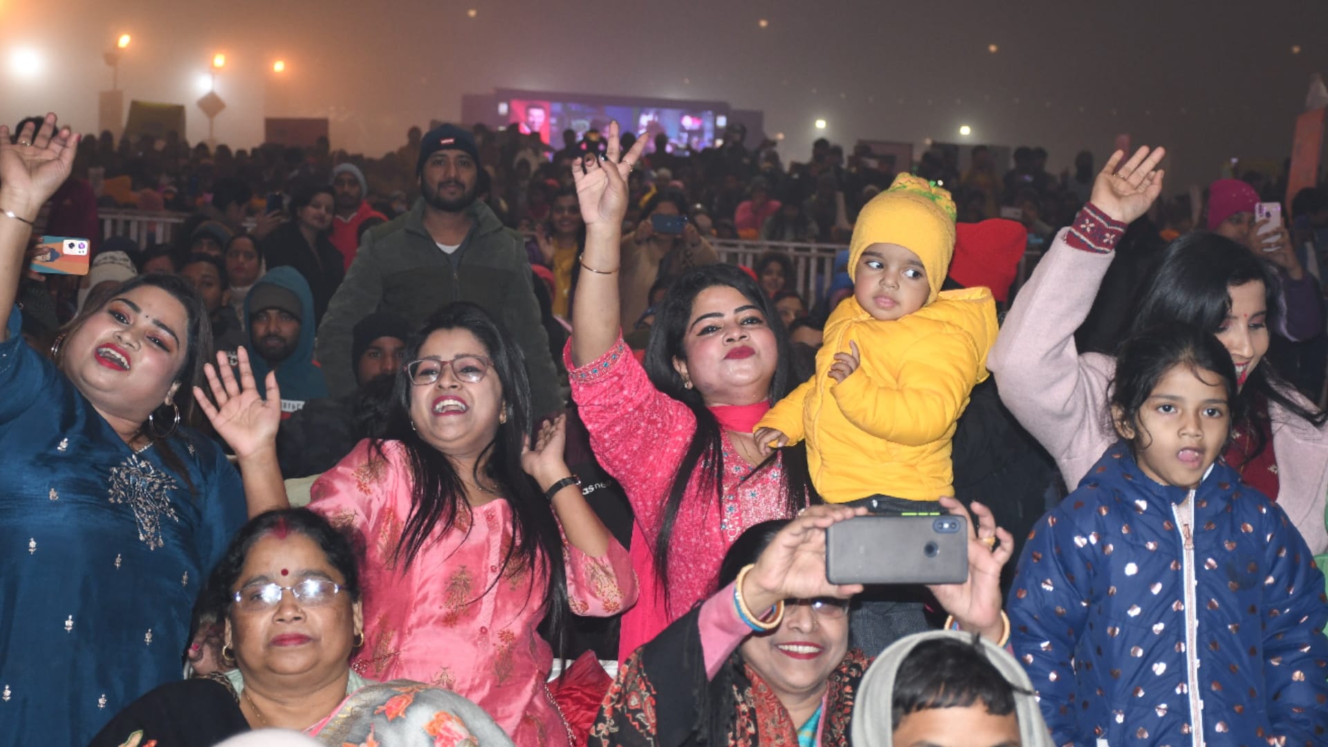 Folk singer Malini Awasthi performed at Bhojpuri Night under Gorakhpur Festival