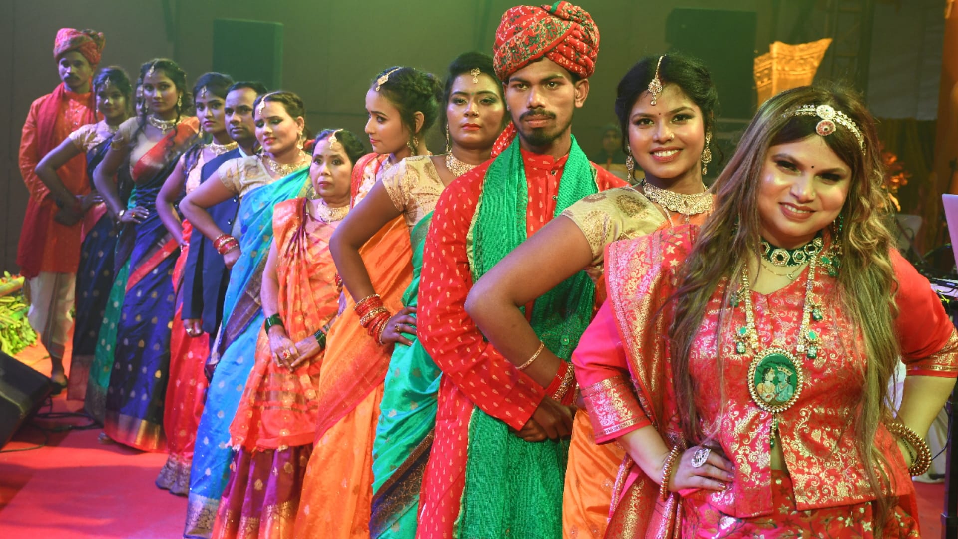 Folk singer Malini Awasthi performed at Bhojpuri Night under Gorakhpur Festival