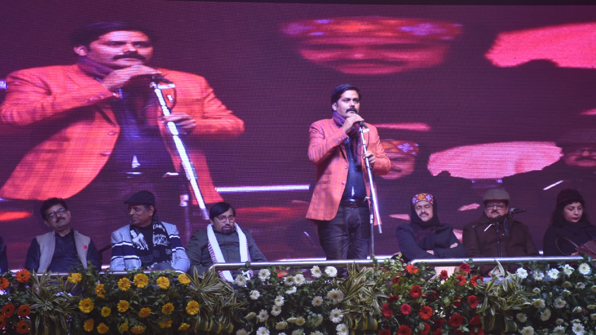 Folk singer Malini Awasthi performed at Bhojpuri Night under Gorakhpur Festival
