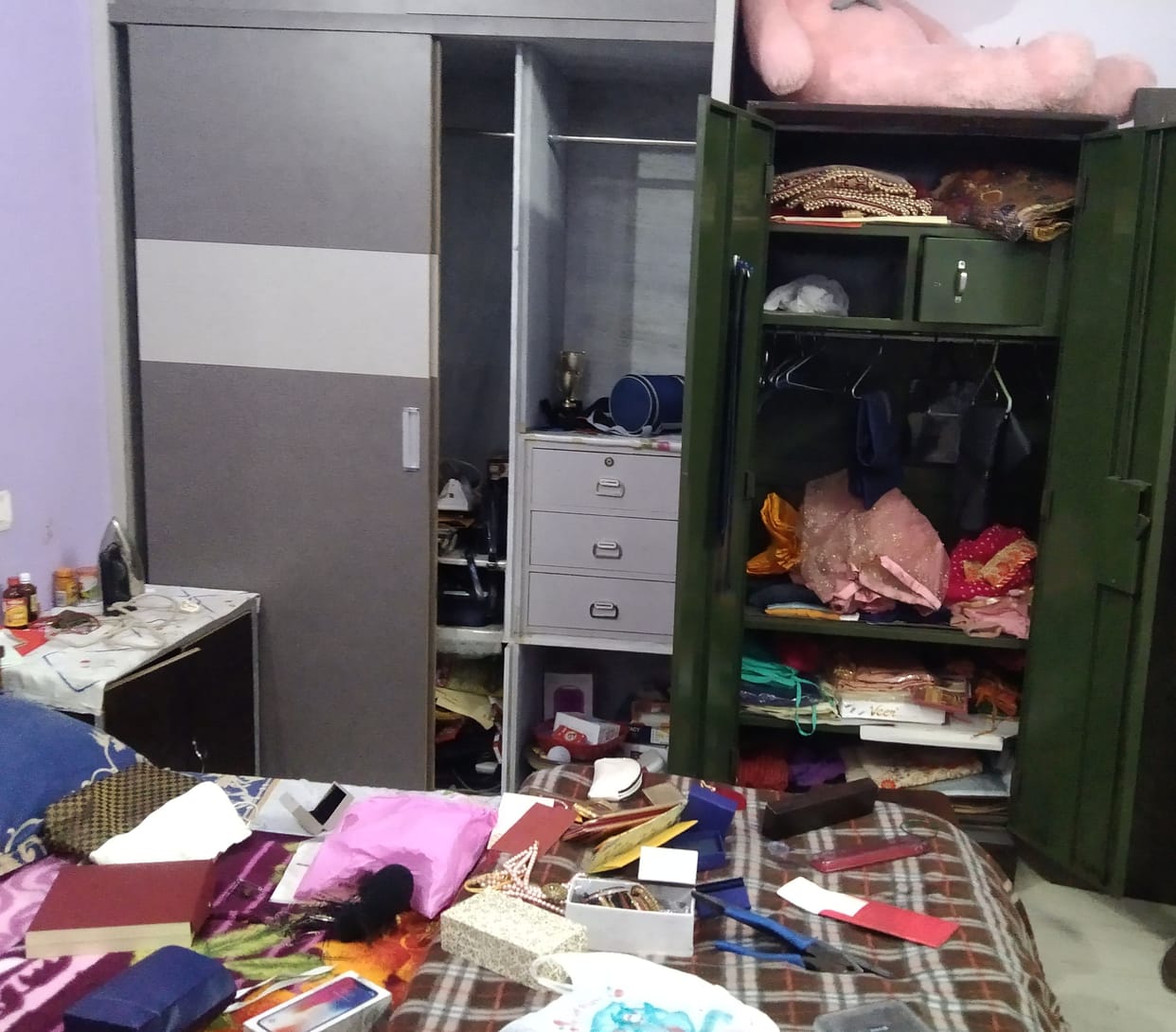 Mathura: Six lakh stolen from locked house of businessman leader