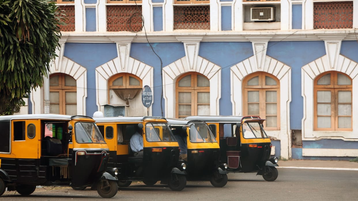 Goa Taxi Rate Is Higher Than Travelling Ticket Goa Tourism Taxi Driver Demand High Price in Hindi