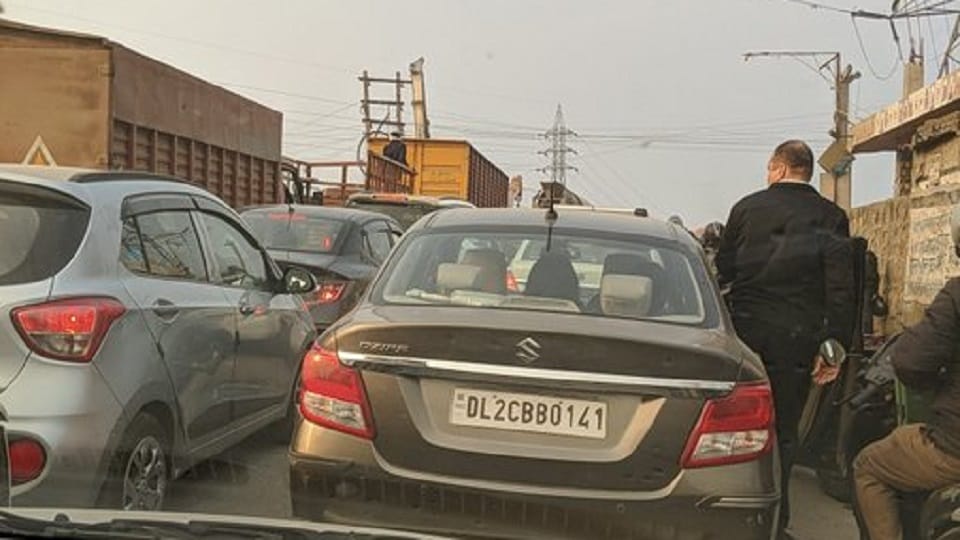 One and a half hour jam on Kalindi Kunj and Chilla border