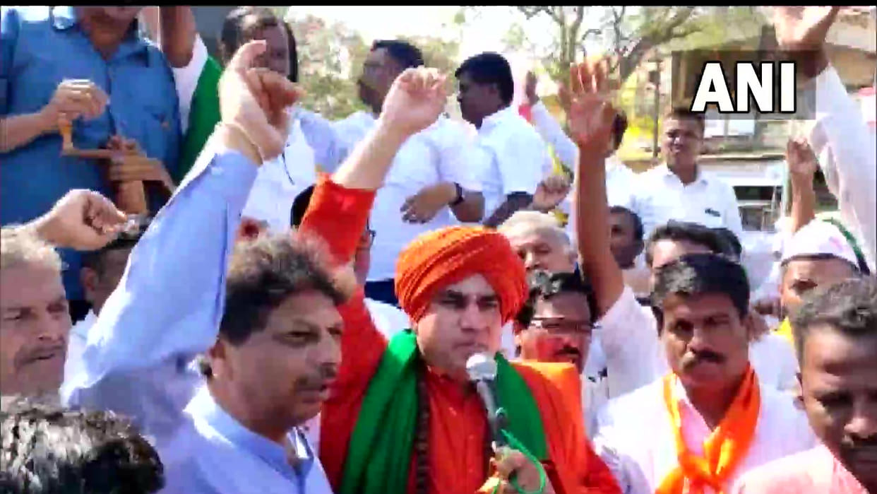 Karnataka Lingayat saint with supporters protest outside CMs residence alleges lack of clarity in reservation