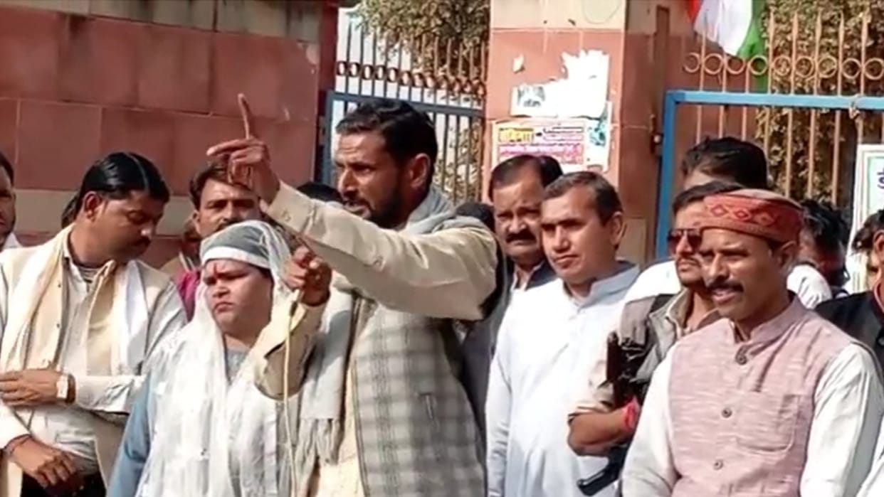 Bad words of Congress MLA Babulal Jandel, said brothers if the government comes I will burn them alive
